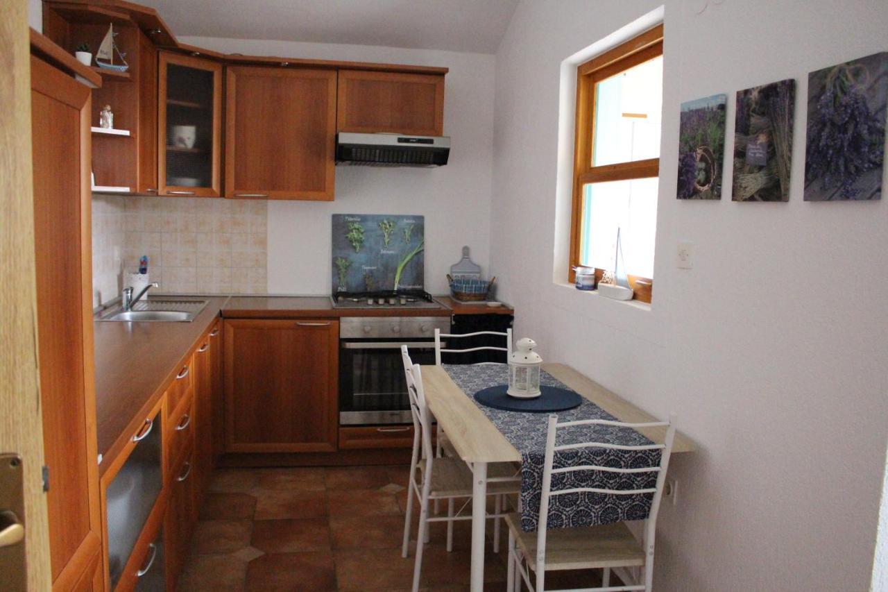 Apartment Lilly Нерезине Екстериор снимка